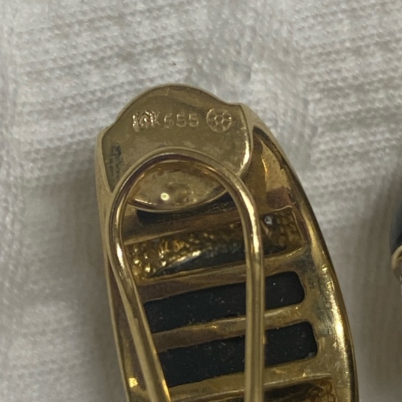 Black onyx and diamond chip earrings. - Picture 5 of 6